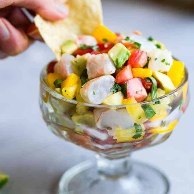Pineapple Mango Shrimp Ceviche - A quick, easy and super healthy Ceviche Recipe that is under 150 calories, only 1 Freestyle point, paleo and whole30 friendly, gluten free and tastes like a tropical vacation! You gotta try this! | #Foodfaithfitness | #Glutenfree #Paleo #WeightWatchers #Whole30 #Healthy
