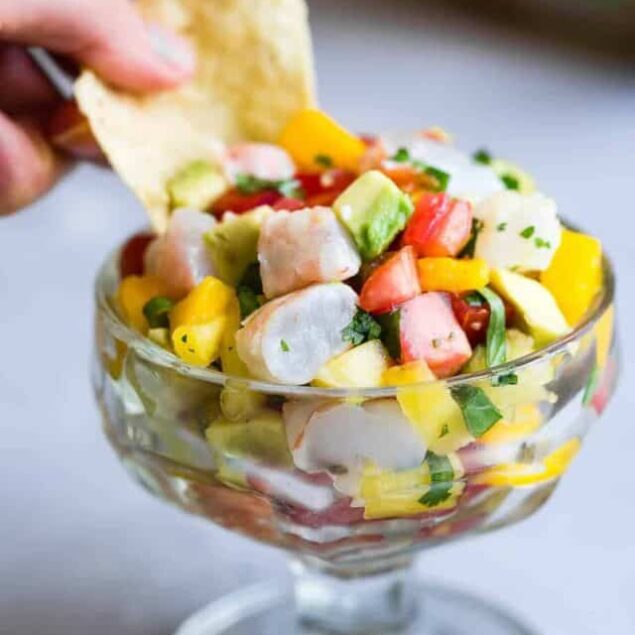 Pineapple Mango Shrimp Ceviche - A quick, easy and super healthy Ceviche Recipe that is under 150 calories, only 1 Freestyle point, paleo and whole30 friendly, gluten free and tastes like a tropical vacation! You gotta try this! | #Foodfaithfitness | #Glutenfree #Paleo #WeightWatchers #Whole30 #Healthy