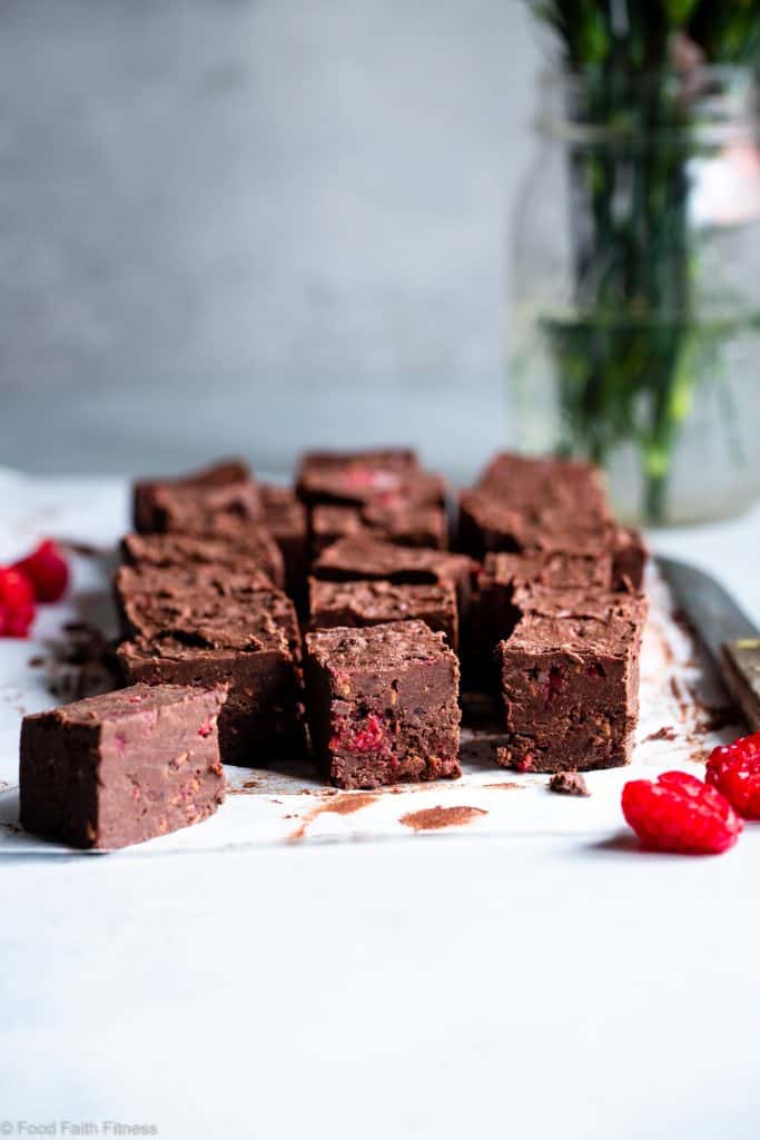 Chocolate Raspberry Paleo Coconut Oil Fudge - A healthy, quick and easy freezer fudge recipe with no thermometer needed! Gluten free, dairy free, vegan friendly and only 5 ingredients too! | #Foodfaithfitness | #Paleo #Vegan #Glutenfree #Dairyfree #healthy