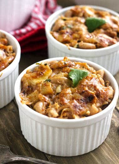 Lighter BBQ Pulled Pork Mac 'N Cheese with Caramelized Onions {Whole Wheat} - Food Faith Fitness