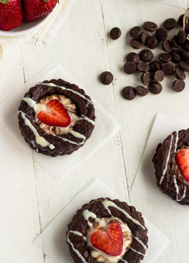 Strawberry Cheesecake Brownie Sandwiches {Butter free + Gluten free} - Food Faith Fitness