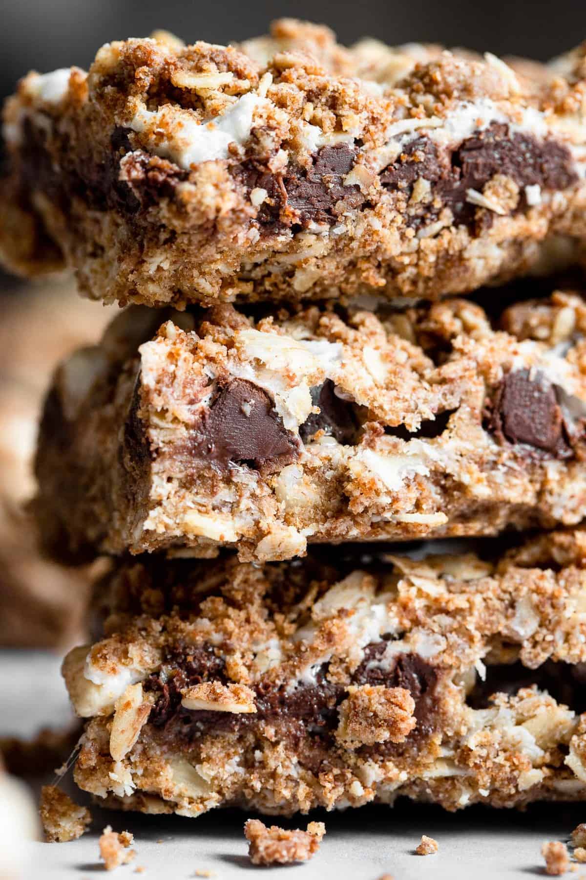 Chewy Chocolate Marshmallow Oatmeal Squares - This whole grain, vegan Oatmeal Squares Recipe is loaded with Chocolate and Marshmallows for a quick and easy, healthier dessert that is quick and easy! | #Foodfaithfitness | #healthy #chocolate #wholewheat #coconutoil #vegan Oatmeal Squares