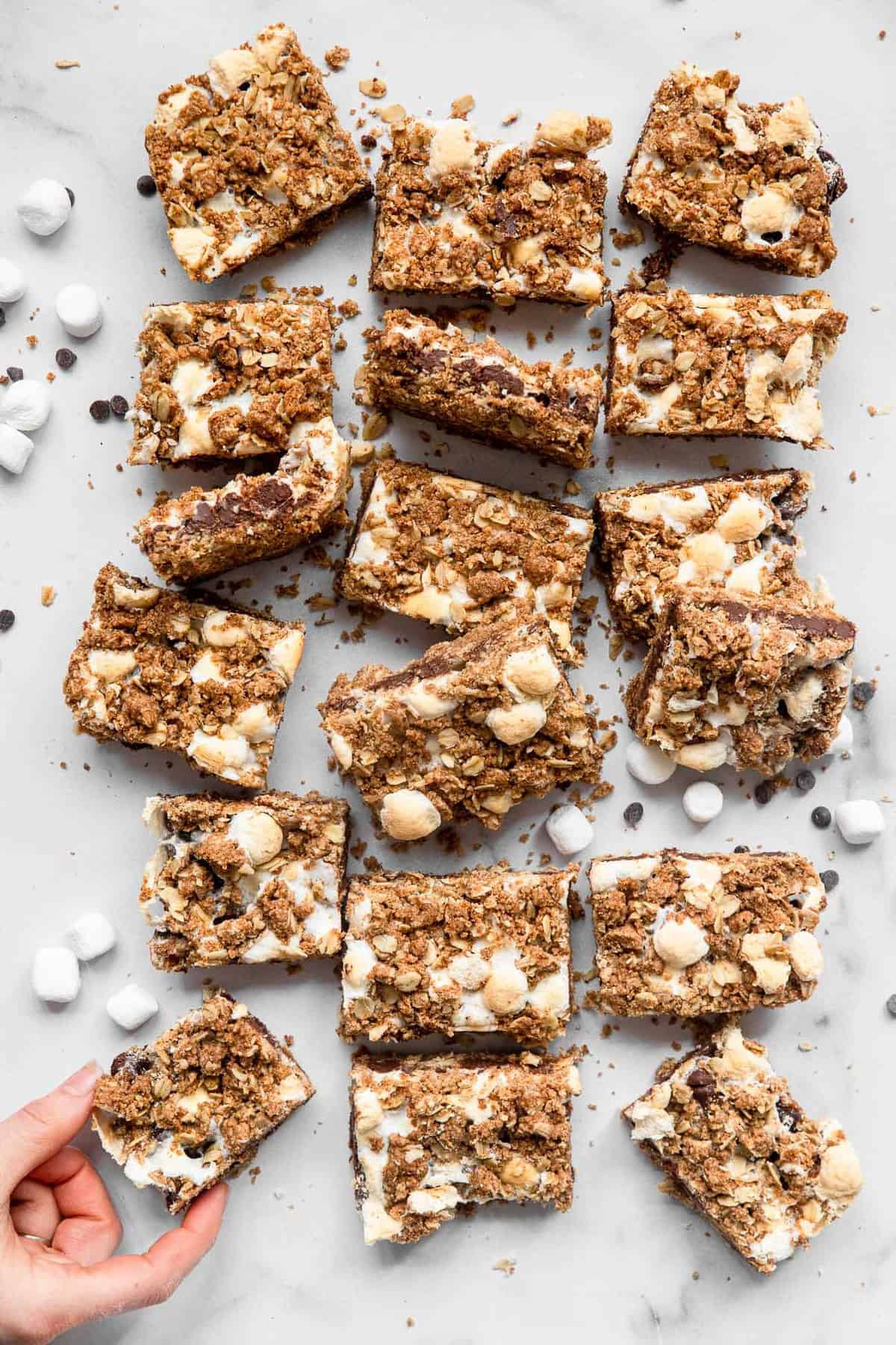 Chewy Chocolate Marshmallow Oatmeal Squares - This whole grain, vegan Oatmeal Squares Recipe is loaded with Chocolate and Marshmallows for a quick and easy, healthier dessert that is quick and easy! | #Foodfaithfitness | #healthy #chocolate #wholewheat #coconutoil #vegan Oatmeal Squares