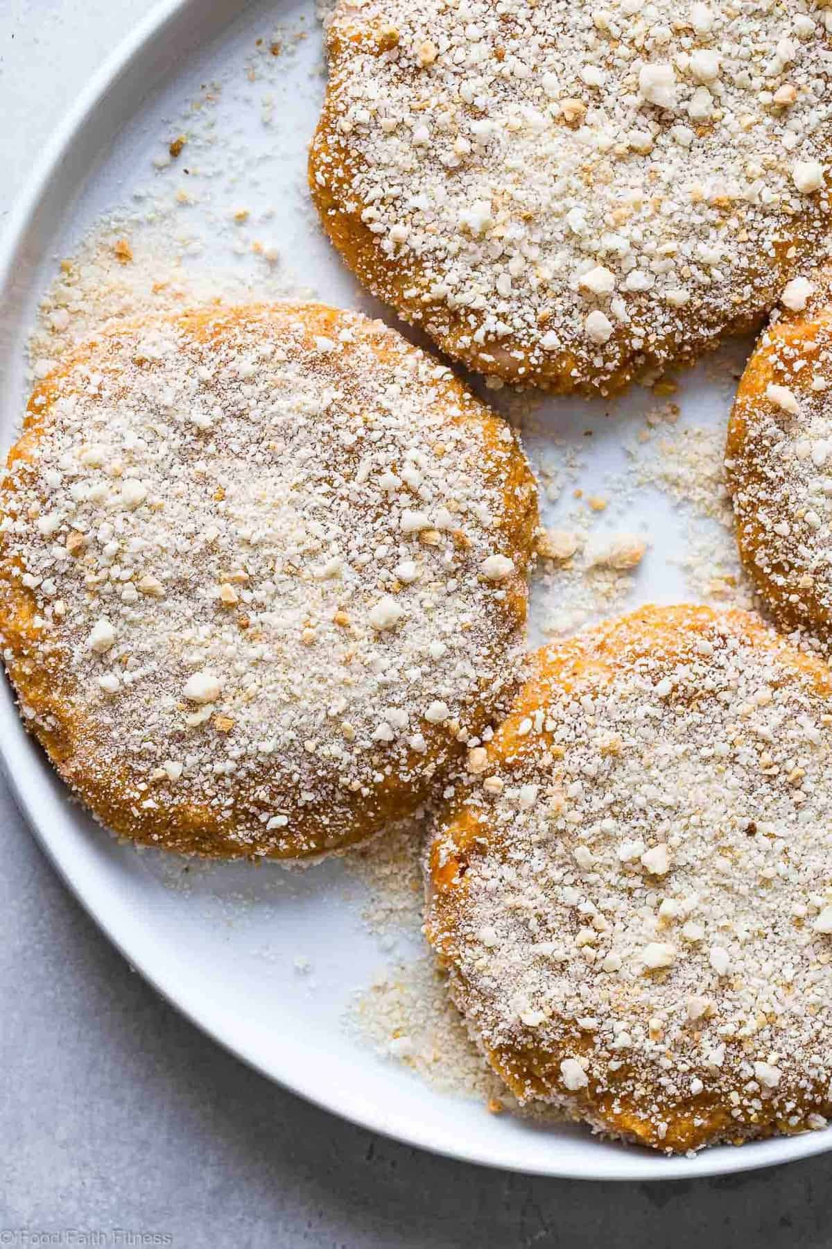 Mexican Sweet Potato Veggie Burgers - These easy homemade sweet potato veggie burgers are made from sweet potatoes coated with crunchy panko and finished with creamy avocado and grilled vegetables! Gluten free, vegan friendly and SERIOUSLY amazing! | #Foodfaithfitness | #Glutenfree #Vegan #Healthy #Veggieburger #DairyFree