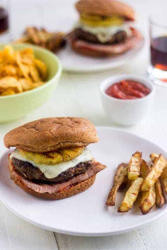 Hawaiian Pizza Burger - Your favorite pizza, burgerfied! You NEED to try this easy recipe! - Food Faith Fitness | #recipe #burger #pizza