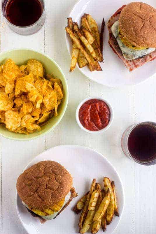 Hawaiian Pizza Burger - Your favorite pizza, burgerfied! You NEED to try this easy recipe! - Food Faith Fitness | #recipe #burger #pizza