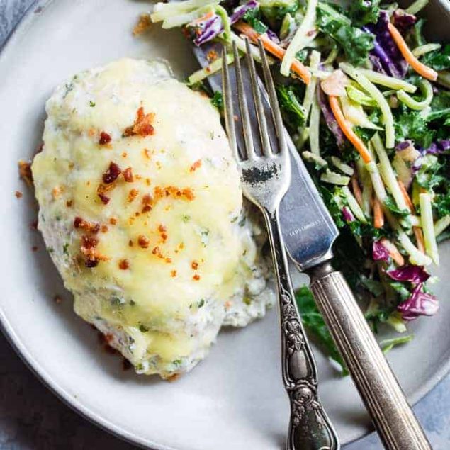 Cheesy Bacon Ranch Baked Greek Yogurt Chicken - A protein PACKED, super easy weeknight dinner that the whole family will love! It's healthy, gluten free, low carb and keto friendly too! | #Foodfaithfitness | #glutenfree #kidfriendly #keto #lowcarb