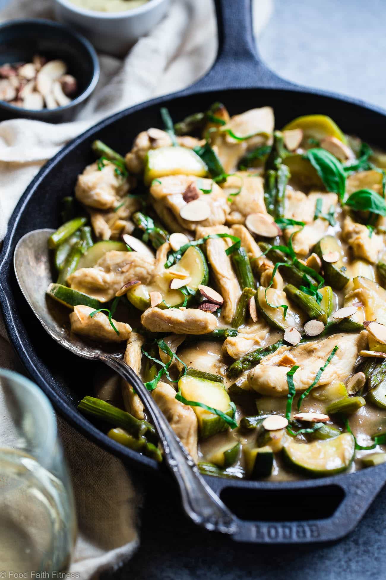 Easy Honey Mustard Chicken Skillet - This paleo friendly chicken skillet is quick, easy and healthy! It's kid-friendly, 30 minute meal that makes great leftovers and perfect for busy weeknights! | Foodfaithfitness.com | @FoodFaithFit