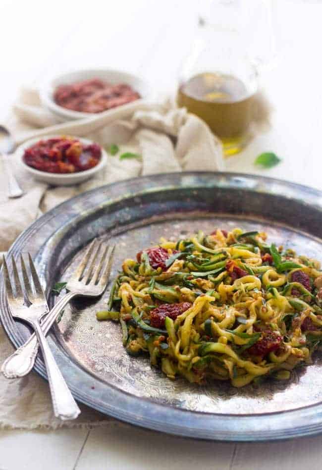 Raw Sundried Tomato Sauce with Zucchini Noodles - An easy meal that is big on flavor, but not on calories! | Foodfaithfitness.com | #raw #vegan #recipe #zucchinoodles
