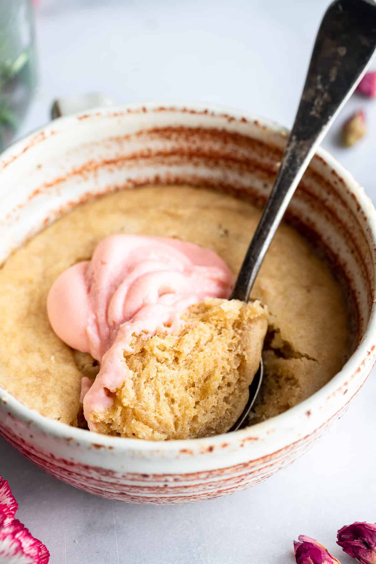 Strawberry Protein Mug Cake - This easy Microwave Strawberry Protein Mug Cake comes together in two minutes and is healthy, whole wheat, protein packed and SO fluffy! | #Foodfaithfitness | #healthy #mugcake #wholewheat #dessert Microwave Strawberry Protein Mug Cake