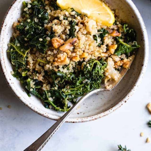 Kale Quinoa and Mushroom Skillet with Garlic Herb Butter - This skillet is made in one pan and is SO easy and full of flavour. It's a healthy, meatless dinner that your whole family will love! Great for meal prep too! | #Foodfaithfitness | #Glutenfree #Vegetarian #Healthy #Meatless #Dinner
