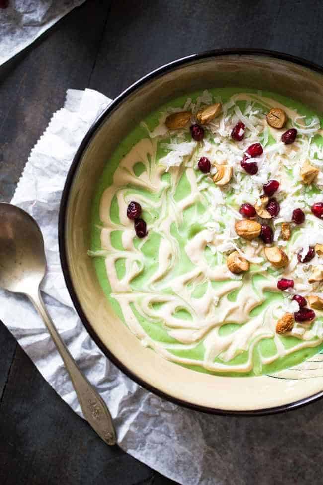 Avocado smoothie bowl with cashew cream - ready in 5 minutes, protein wrapped and full of superfoods! This will be your new favorite detox breakfast! | Foodfaithfitlness.com | #recipe
