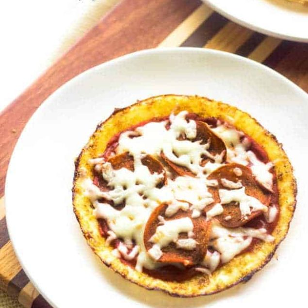 Skinny Low Carb Pizza- You know that you want to know what keeps these low calorie, protein packed and gluten free, but with the same pizza taste! | Foodfaithfitness.com | #recipe
