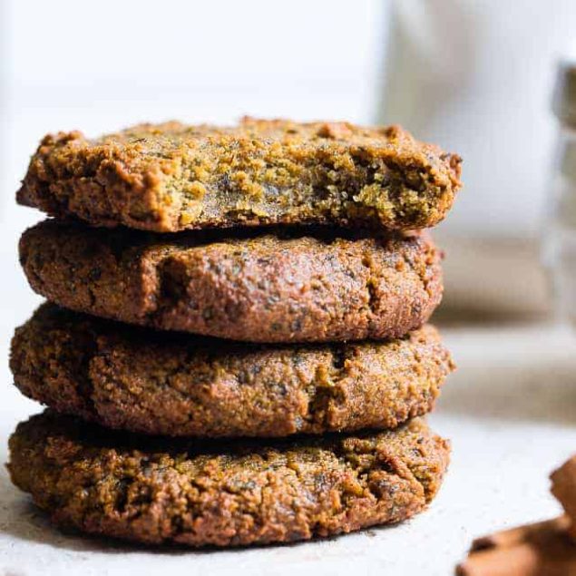 Hidden Veggie Paleo Breakfast Avocado Cookies with Kale - These Paleo Breakfast Cookies are made in the food processor for a quick, easy and healthy breakfast!  Gluten/grain/dairy/egg free, vegan friendly and DELICIOUS! Even picky kiddos won't taste the hidden veggies! | #Foodfaithfitness | #Glutenfree #Paleo #Vegan #Dairyfree #EggFree