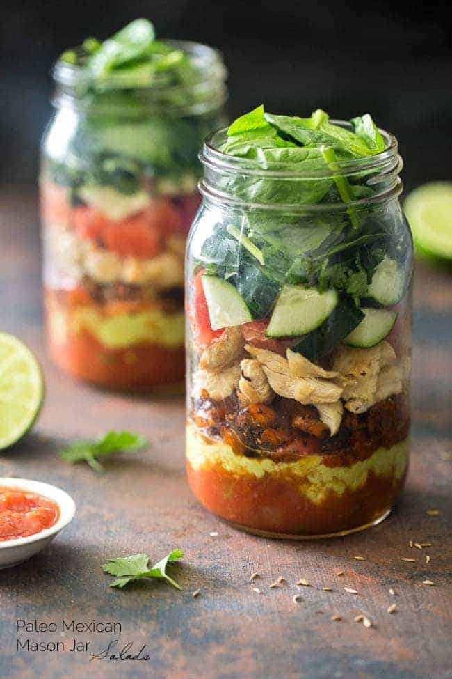 Healthy recipe for Taco Mason Jar - low carb, gluten -free and paleo friendly! It is served in a Masonic container for a portable, easy lunch that moistens! | #Foodfaithfitness | #Glutenfree #paleo #lowcarb #celli30 #mealprep