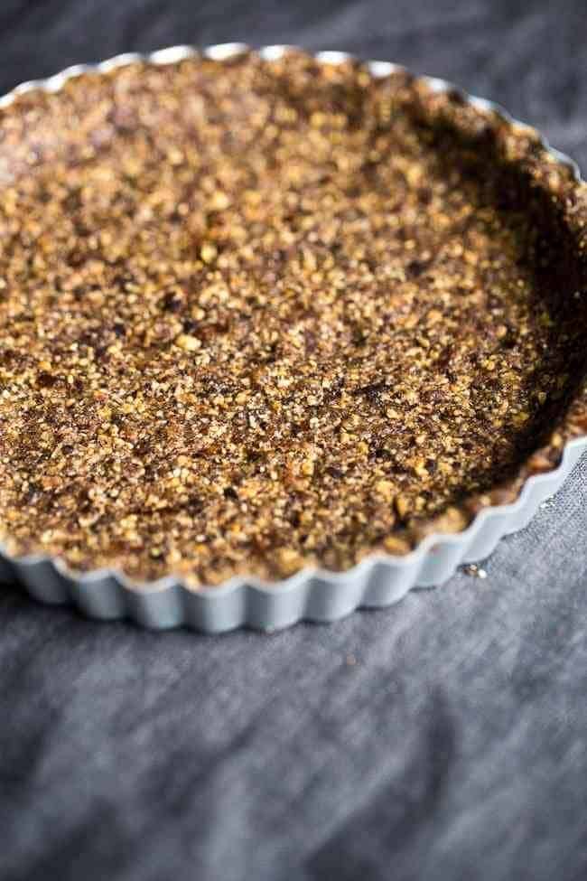 Without -baked salted chocolate cake with almond cream - this easy cake is made of almonds and data, then frozen and filled with almond cream. A healthy and gluten -free dessert that can be made in advance! | Foodfaithfitlness.com | @Foodfaithfit