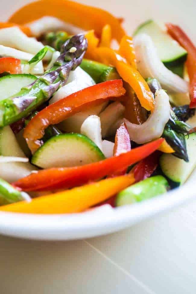 Paleo grilled beef with Asian almond dressing- beef and vegetarians are grilled and then thrown cream Asian almond butter vinaigrette and spinach for fast and easy and healthy, paleo friendly food! | Foodfaithfitlness.com | @Foodfaithfit