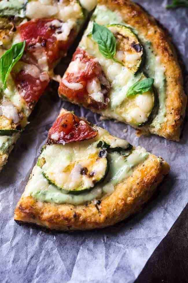 Grilled Veggie Cauliflower Pizza with Greek Yogurt Pesto - Low carb, high protein, meatless and under 350 calories! Learn the secret to cauliflower crust that doesn’t get soggy! | FoodFaithFitness.com | @FoodFaithFit