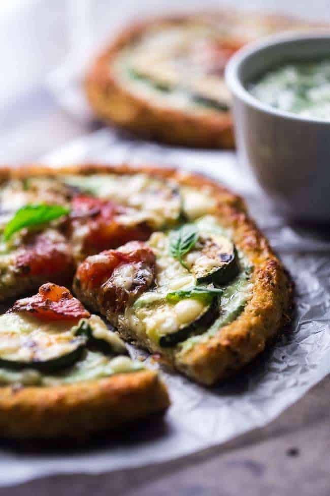 Grilled Veggie Cauliflower Pizza with Greek Yogurt Pesto - Low carb, high protein, meatless and under 350 calories! Learn the secret to cauliflower crust that doesn’t get soggy! | FoodFaithFitness.com | @FoodFaithFit