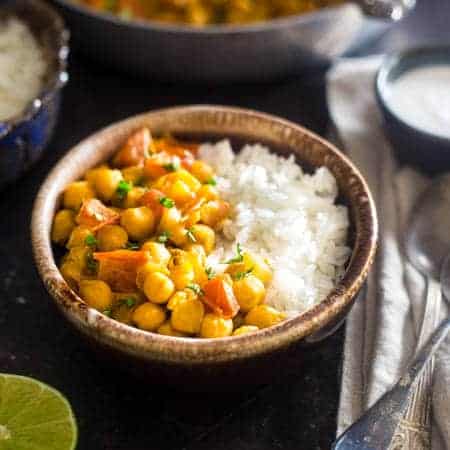 Vegan chickpeas Curry - gluten -free, 20 -minute dinner with a week night, which is also creamy with coconut milk! It's ideal for a cozy, meatless Monday food! | Foodfaithfitlness.com | @Foodfaithfit