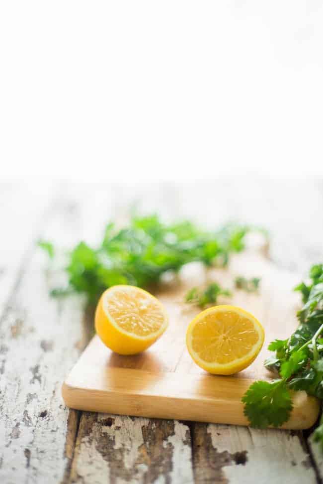 Whole30 Creamy Chimichurri Sauce - This chimichurri sauce uses a surprise ingredient to make it thick and creamy! It's a super easy, paleo, vegan and whole30 compliant addition to many meals! | Foodfaithfitness.com | @FoodFaithFit