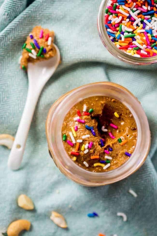 Vegan Cake Batter Macadamia Cashew Butter - This 6 ingredient vegan cake batter cashew butter is made extra delicious with macadamia nuts! It's an easy, healthy spread that tastes like funfetti cake! | Foodfaithfitness.com | @FoodFaithFit