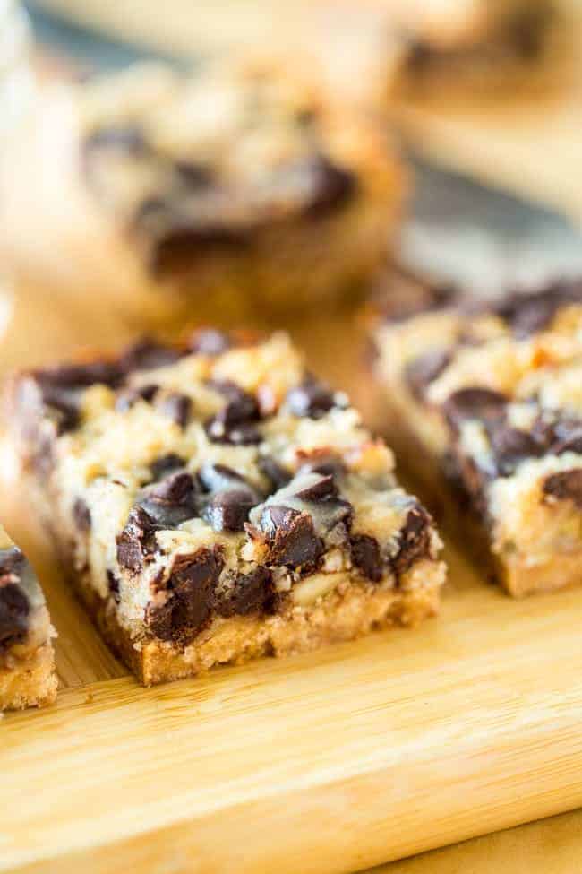 Vegan and Paleo Magic Cookie Bars - These magic cookie bars are a healthier remake of the classic dessert! You'll never know they're gluten, grain, dairy and refined sugar free! | #Foodfaithfitness | #Paleo #vegan #healthy #glutenfree #dessert