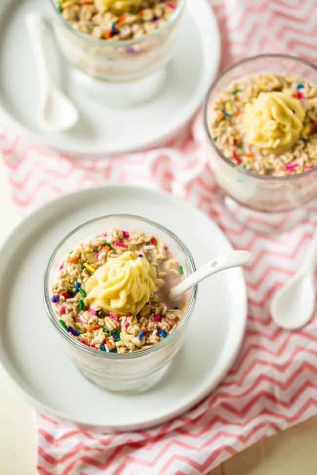 Funfetti Protein Overnight Oats - These taste like funfetti cake but are secretly healthy, packed with protein and have only 6 ingredients! They're an easy, gluten free make-ahead breakfast for busy mornings! | Foodfaithfitness.com | @FoodFaithFit