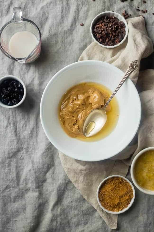 Vegan Slow Cooker Superfood Protein Bars - These easy homemade protein bars are made in your slow cooker, packed with superfoods and are gluten free and vegan friendly! Perfect for busy mornings or a healthy snack! | Foodfaithfitness.com | @FoodFaithFit