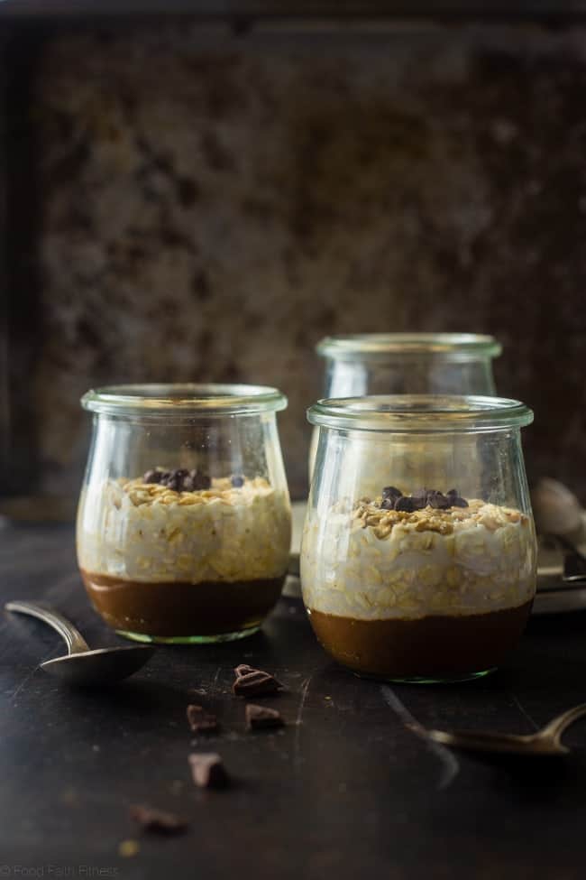 Vegan Brownie Batter Overnight Oats - These easy chocolate overnight oats taste like eating healthy, gluten free brownie batter for breakfast! They're a vegan-friendly breakfast that's ready in 10 minutes! | Foodfaithfitness.com | @FoodFaithFit