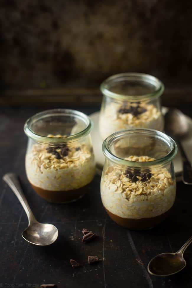 Vegan Brownie Batter Overnight Oats - These easy chocolate overnight oats taste like eating healthy, gluten free brownie batter for breakfast! They're a vegan-friendly breakfast that's ready in 10 minutes! | Foodfaithfitness.com | @FoodFaithFit