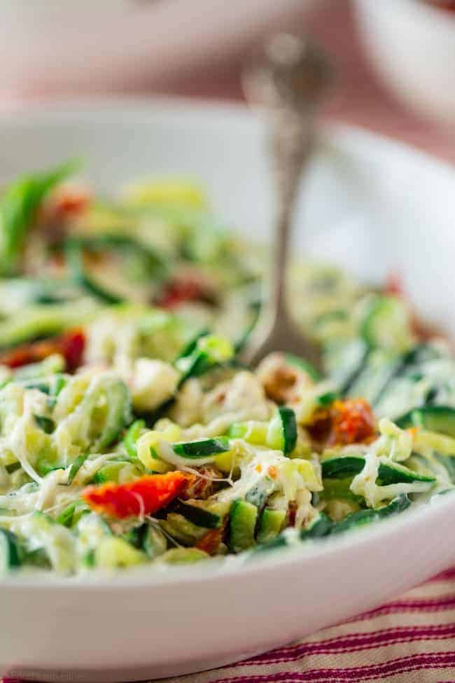 Zucchini Noodle Mac and Cheese - This easy gluten free mac and cheese uses zucchini noodles and Greek yogurt to keep it healthy, low carb and protein packed! It's comfort food for only 250 calories and 5 SmartPoints! | Foodfaithfitness.com | @FoodFaithFit