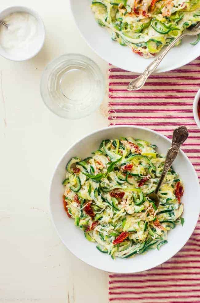 Zucchini Noodle Mac and Cheese - This easy gluten free mac and cheese uses zucchini noodles and Greek yogurt to keep it healthy, low carb and protein packed! It's comfort food for only 250 calories and 5 SmartPoints! | Foodfaithfitness.com | @FoodFaithFit