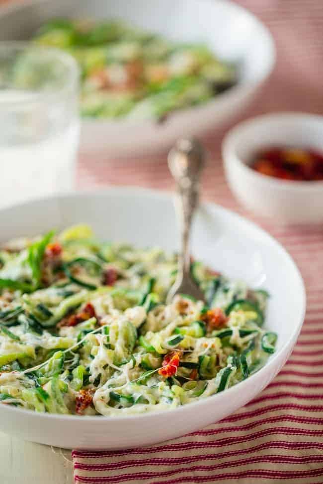Zucchini Noodle Mac and Cheese - This easy gluten free mac and cheese uses zucchini noodles and Greek yogurt to keep it healthy, low carb and protein packed! It's comfort food for only 250 calories and 5 SmartPoints! | Foodfaithfitness.com | @FoodFaithFit