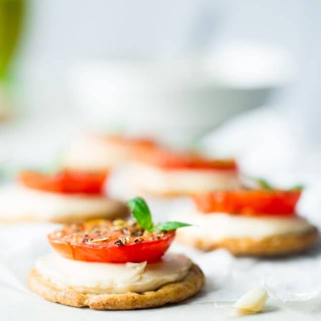 5 Ingredient Pizza Bites - These easy, healthy and gluten free pizza bites are SO simple to make and only use 5 ingredients! They're the perfect snack for after school that has all all the pizza taste without all the work! | Foodfaithfitness.com | @FoodFaithFit