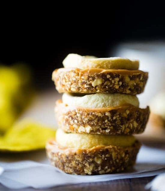 6 Ingredient Vegan Peanut Apple Kettle Corn Bites - These salty-sweet bites are an easy, healthy and gluten free fall snack that's ready in 15 minutes and are only 140 calories! | Foodfaithfitness.com | @FoodFaithFit