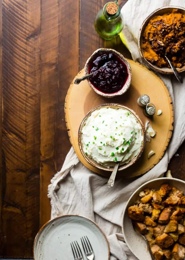 5 Ingredient Cauliflower Mashed Potatoes - This quick and easy, low carb cauliflower mashed potatoes recipe only has 5 ingredients, 62 calories, 1 SmartPoint and use a secret ingredient to pack them with protein! Perfect for a healthy Thanksgiving! | Foodfaithfitness.com | @FoodFaithFit