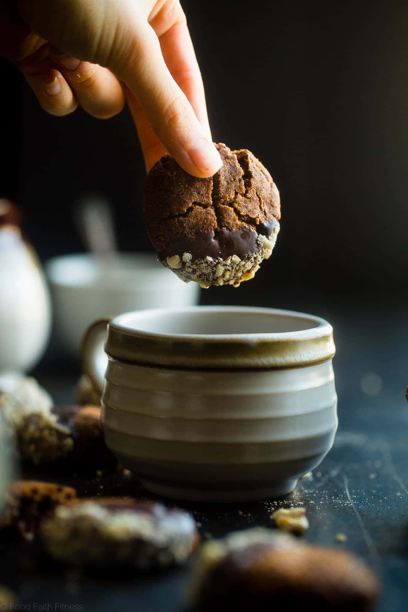 Paleo chocolate hazelnut ginger ginger ginger - this easy, sweet and spicy paleo chocolate hazel hazelnut Healthy ginger has notes about rich coffee! They are perfect healthy and gluten -free cookies for holidays! | Foodfaithfitlness.com | @Foodfaithfit