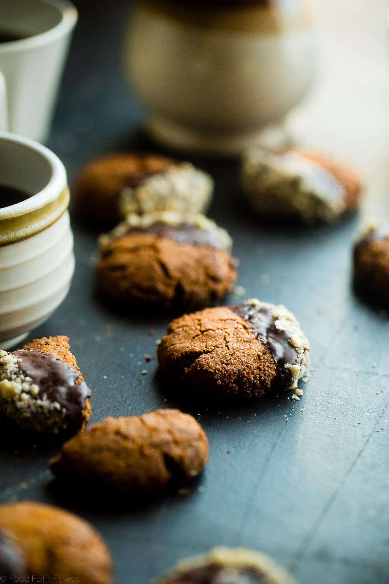 Paleo chocolate hazelnut ginger ginger ginger - this easy, sweet and spicy paleo chocolate hazel hazelnut Healthy ginger has notes about rich coffee! They are perfect healthy and gluten -free cookies for holidays! | Foodfaithfitlness.com | @Foodfaithfit