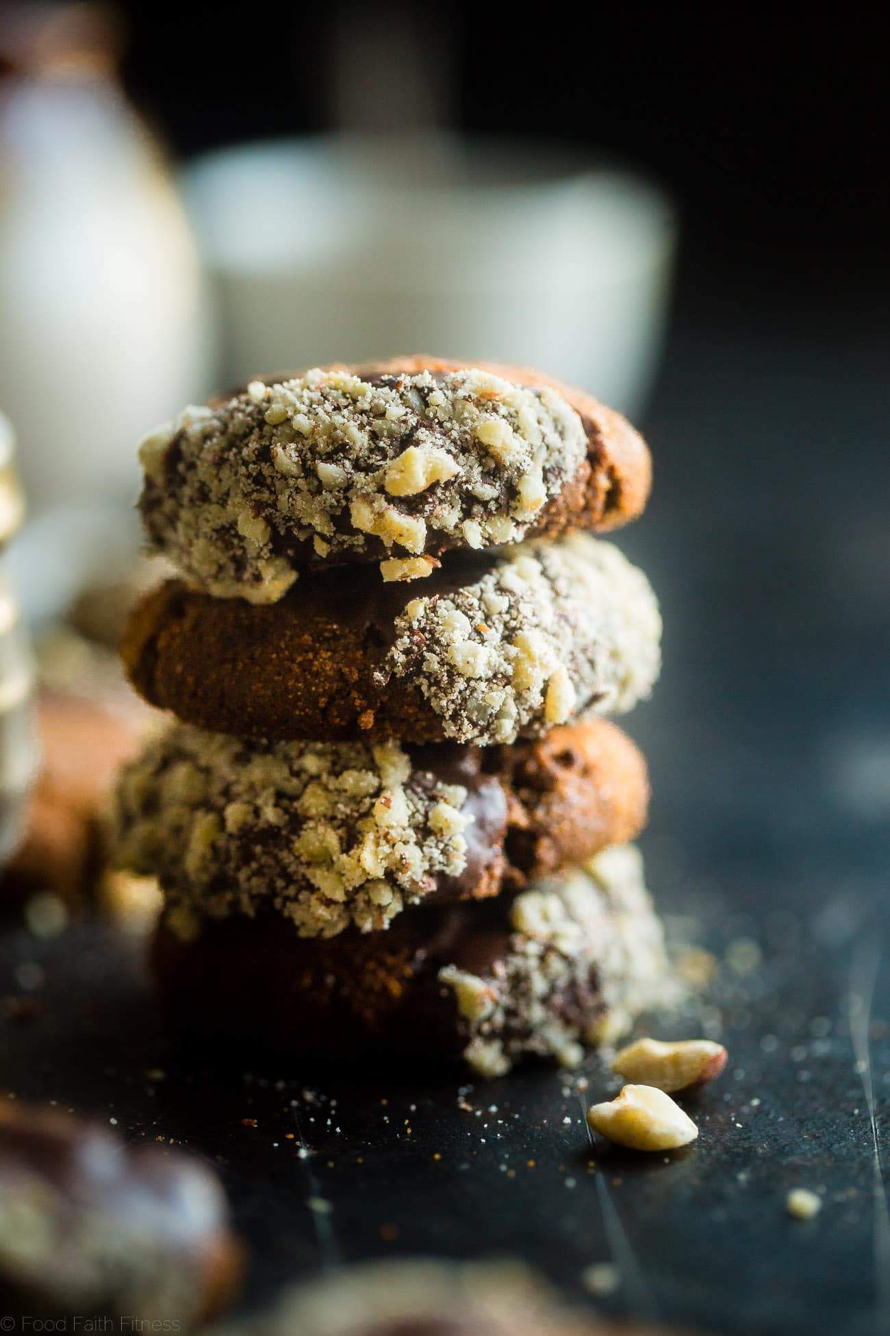 Paleo chocolate hazelnut ginger ginger ginger - this easy, sweet and spicy paleo chocolate hazel hazelnut Healthy ginger has notes about rich coffee! They are perfect healthy and gluten -free cookies for holidays! | Foodfaithfitlness.com | @Foodfaithfit