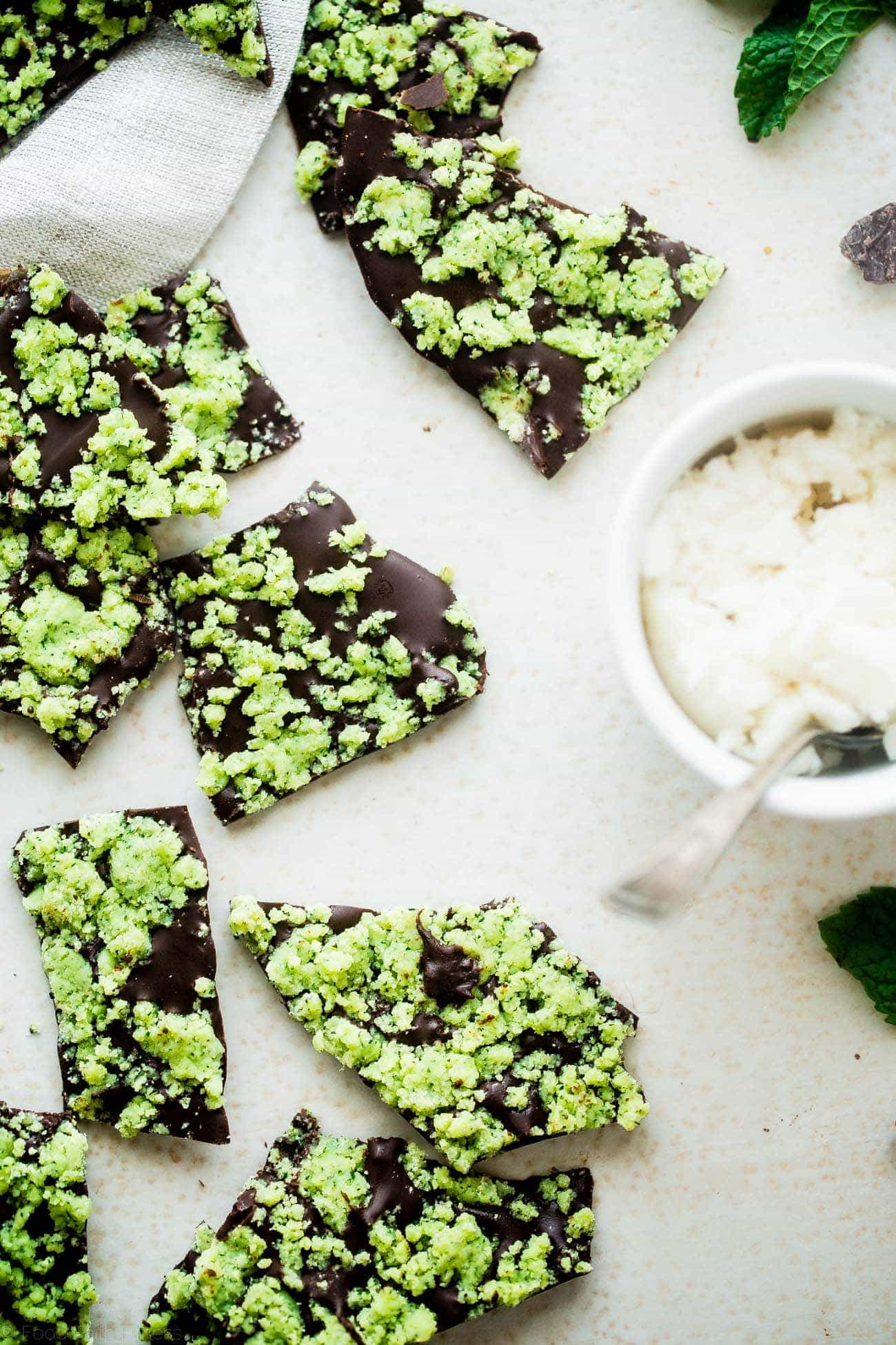 Vegan Peppermint Bark - This peppermint bark is ready in 15 minutes and only has 6 ingredients! Its a quick and easy, healthy and paleo friendly Christmas food gift or dessert! | Foodfaithfitness.com | @FoodFaithFit