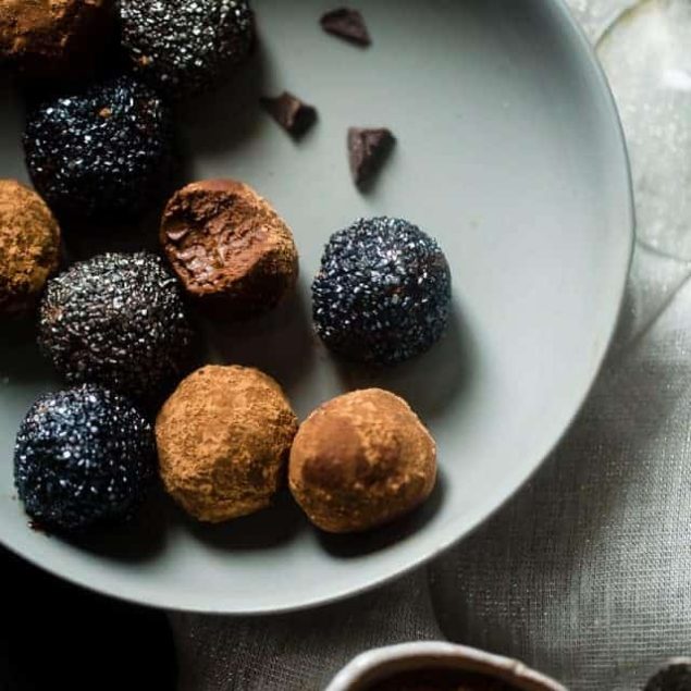 Vegan Champagne Truffles - These 5 ingredient, vegan truffles use a secret, heart-healthy ingredient to make them so creamy and only 60 calories! A little champagne makes them perfect for New years Eve! | Foodfaithfitness.com | @FoodFaithFit