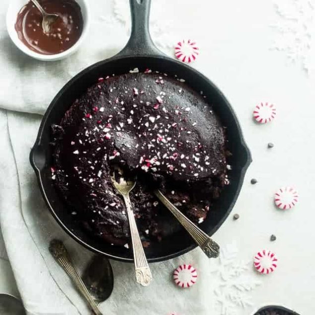 Vegan Peppermint Skillet Brownie - This fudgy, rich peppermint vegan brownie is baked in a skillet and is covered with a healthy chocolate truffle frosting! It's an easy, gluten and allergy free holiday dessert! | Foodfaithfitness.com | @FoodFaithFit