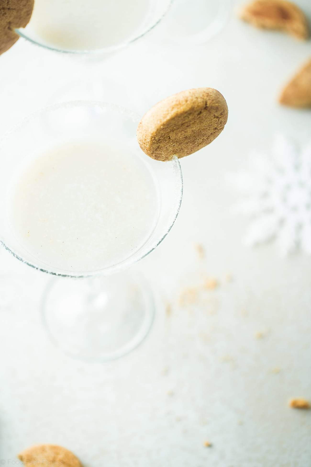 3 Ingredient Snickerdoodle Martini - This easy, 3 ingredient martini tastes like a snickerdoodle cookie! It's a creamy, healthier and dairy-free cocktail that is perfect to serve on Christmas! | Foodfaithfitness.com | @FoodFaithFit