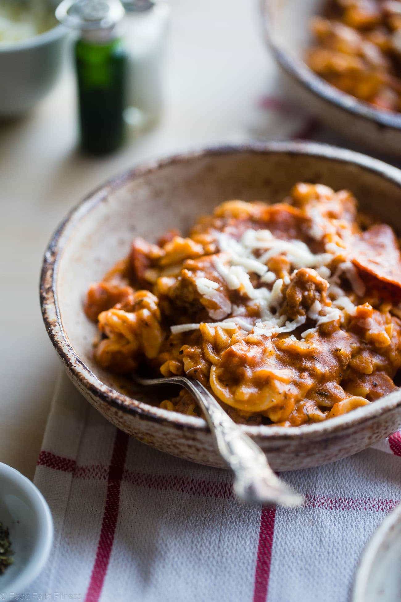Gluten Free Crock Pot Pizza Pasta - This easy gluten free crock pot pasta has all the flavors of meat lovers pizza, but without all the work! It's a healthy, crowd pleasing weeknight dinner that the whole family will love! | Foodfaithfitness.com | @FoodFaithFit