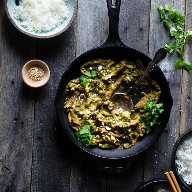 Whole30 Cashew Curry Beef and Broccoli - This quick and easy one pot curry beef and broccoli has creamy coconut milk and cashew butter! It's a healthy, low carb and whole30 approved weeknight meal! | Foodfaithfitness.com | @FoodFaithFit