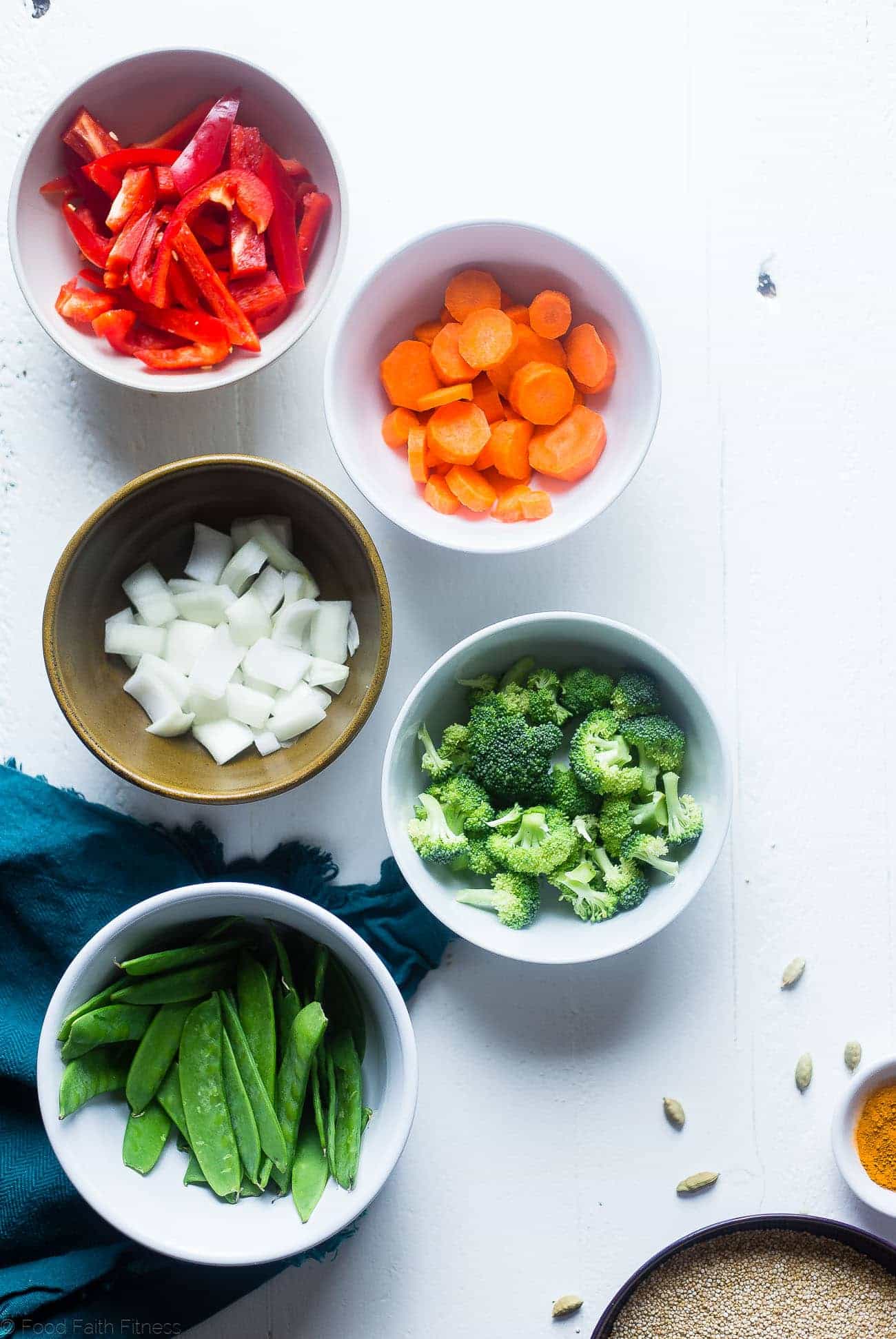 Vegan Turmeric Golden Milk Slow Cooker Quinoa - This healthy slow cooker quinoa with golden milk recipe is an easy, 10 ingredient vegan dinner that is loaded with vegetables! Perfect for busy weeknights!| Foodfaithfitness.com | @FoodFaithFit
