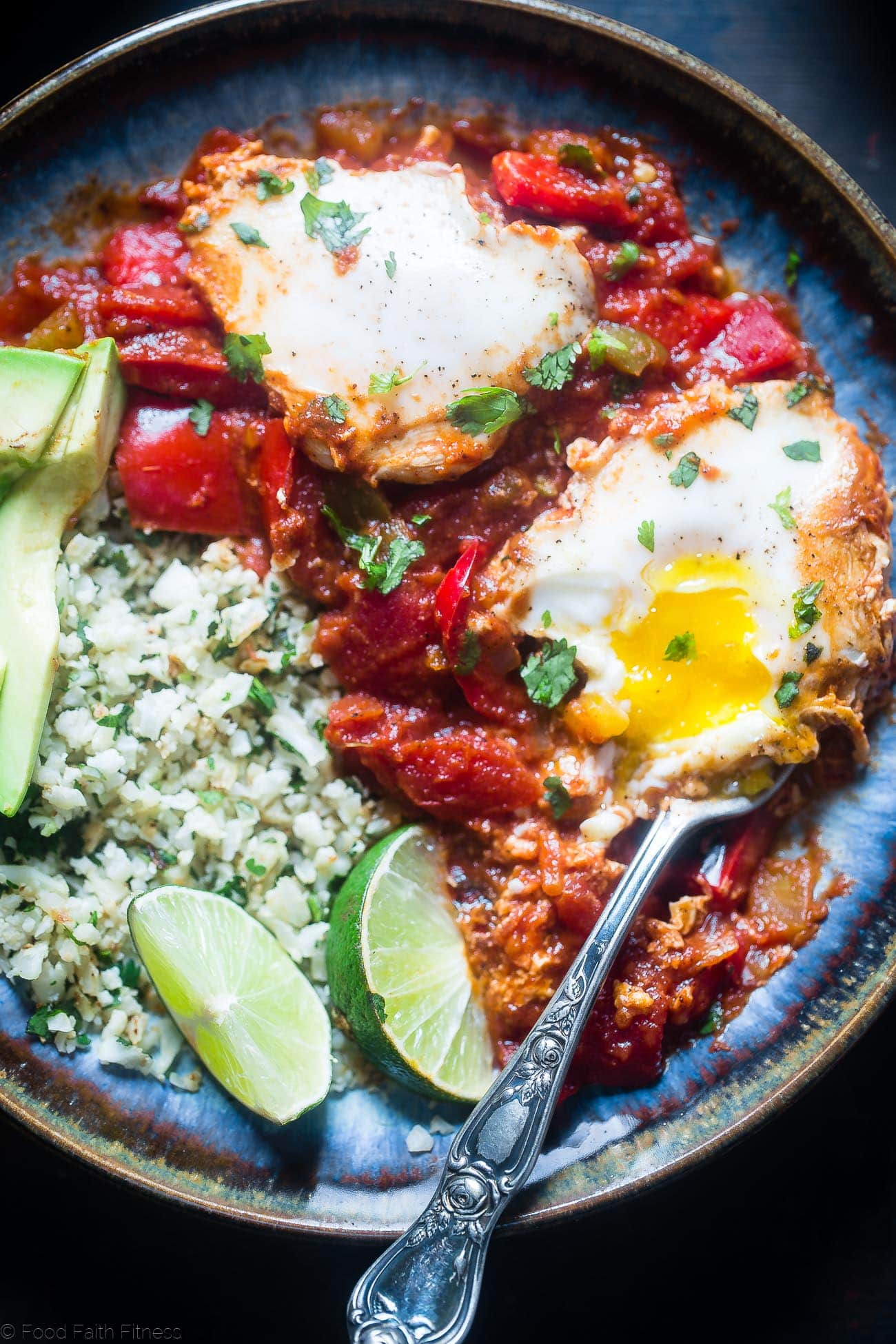 Whole30 Mexican Shakshuka - This quick and easy, gluten free Shakshuka recipe has a little, spicy Mexican twist! It's a lower carb, healthy and paleo friendly dinner or breakfast! | Foodfaithfitness.com | @FoodFaithFit