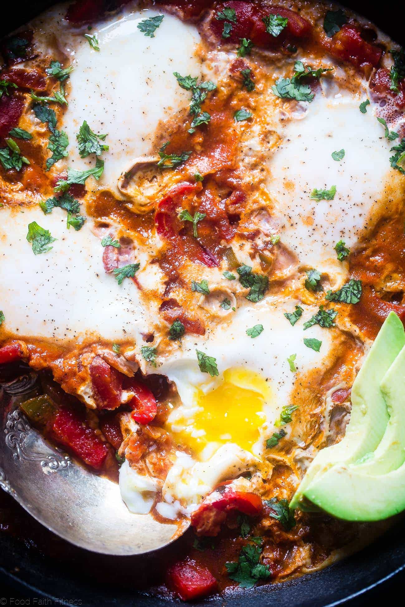 Whole30 Mexican Shakshuka - This quick and easy, gluten free Shakshuka recipe has a little, spicy Mexican twist! It's a lower carb, healthy and paleo friendly dinner or breakfast! | Foodfaithfitness.com | @FoodFaithFit