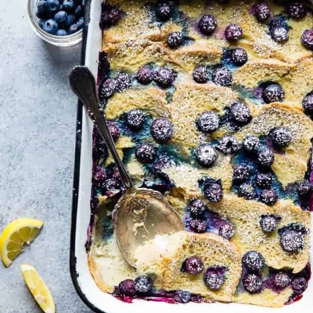 Gluten Free Lemon Blueberry Muffin Breakfast Casserole - This muffin gluten free breakfast casserole is a creative way to use your muffins, and is only 5 ingredients and 200 calories! Perfect for spring brunch or Mother's Day! | Foodfaithfitness.com | @FoodFaithFit